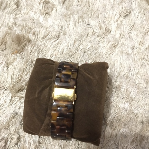 Michael Kors Tortiseshell Watch - Picture 4 of 7